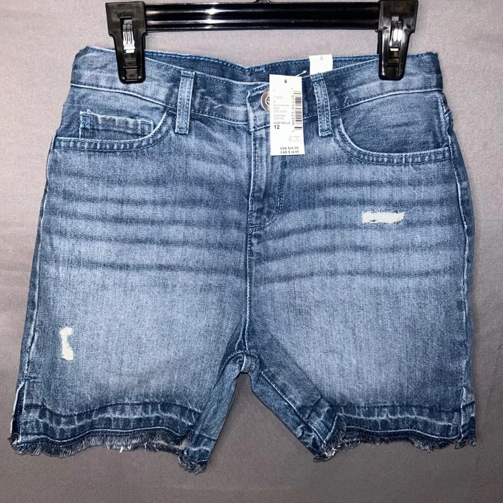 The Childrens Place Kids Denim Shorts Zoe Wash Distressed Frayed Hem Size 12 NEW